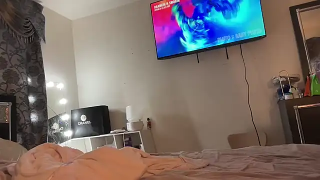 Snapshot of londonsfantasy chatting on December 2025 09:30:01 PM londonsfantasy online show from December 2025 09:30:01 PM