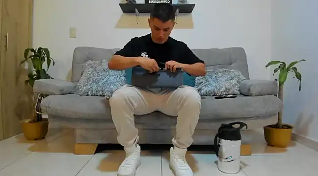 julian wallace online show from January 2025 10:08:02 PM