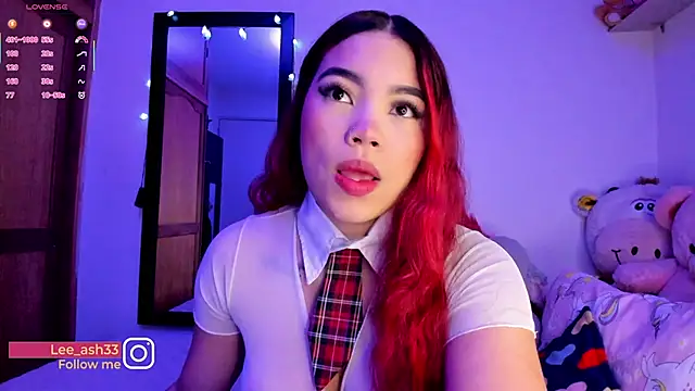 Lee Ash online show from October 2025 09:55:01 AM