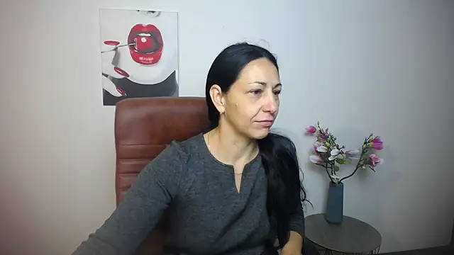 Snapshot of LiluGrants chatting on October 2025 06:19:02 PM LiluGrants online show from October 2025 06:19:02 PM