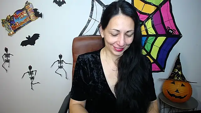 Snapshot of LiluGrants chatting on October 2025 06:20:01 PM LiluGrants online show from October 2025 06:20:01 PM