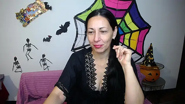 Snapshot of LiluGrants chatting on October 2025 06:30:02 PM LiluGrants online show from October 2025 06:30:02 PM