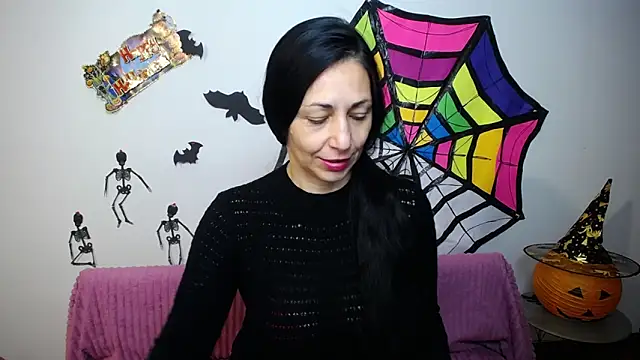 Snapshot of LiluGrants chatting on October 2025 06:13:02 PM LiluGrants online show from October 2025 06:13:02 PM