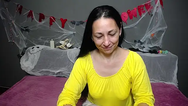 Snapshot of LiluGrants chatting on October 2025 07:05:02 PM LiluGrants online show from October 2025 07:05:02 PM