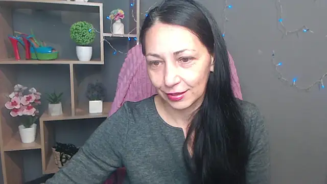 Snapshot of LiluGrants chatting on November 2025 07:03:01 PM LiluGrants online show from November 2025 07:03:01 PM