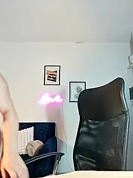 Snapshot of helena_smith chatting on November 2025 04:01:02 AM helena smith online show from November 2025 04:01:02 AM