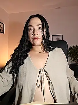 Snapshot of helena_smith chatting on November 2025 03:38:01 AM helena smith online show from November 2025 03:38:01 AM