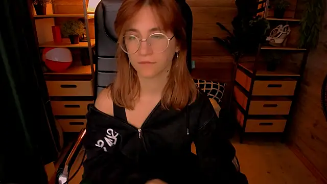 Moon13152 online show from October 2025 08:39:01 PM