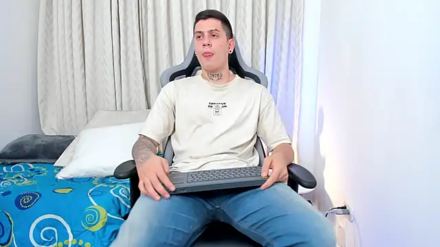 Yeiko Romero  online show from December 2024 11:36:02 PM
