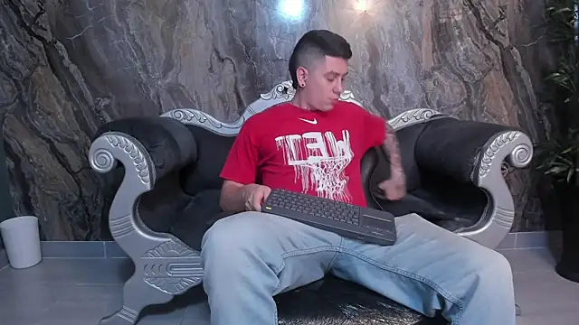 Yeiko Romero  online show from December 2024 05:34:01 PM