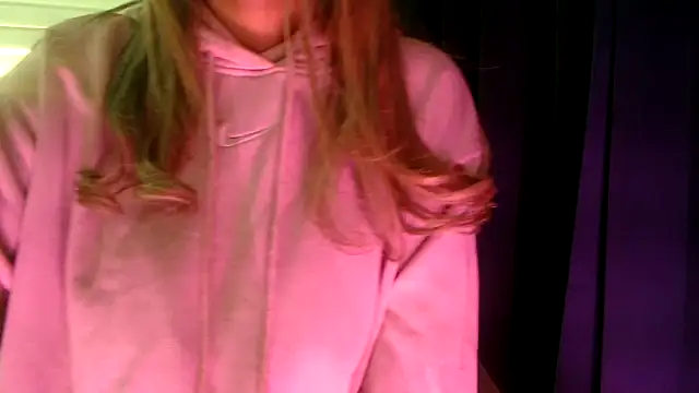 Snapshot of chhui_mui chatting on November 2025 06:29:01 PM chhui mui online show from November 2025 06:29:01 PM