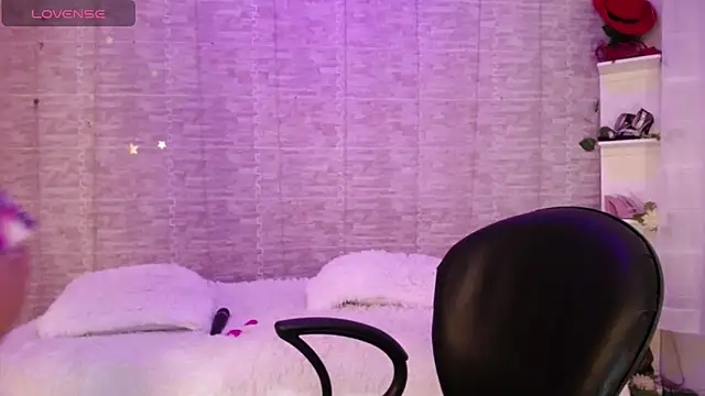 Snapshot of JessicaMuse chatting on October 2025 08:06:02 PM JessicaMuse online show from October 2025 08:06:02 PM