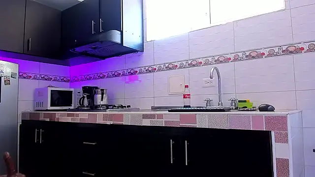 Emma-evans online show from November 2025 02:30:01 PM