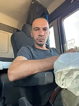 donnuozfutura online show from November 2025 01:22:01 PM