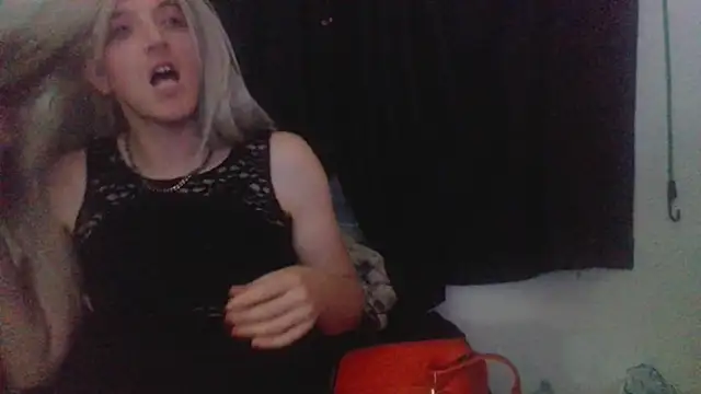 Snapshot of sexyblondetrans chatting on October 2025 09:40:01 AM sexyblondetrans online show from October 2025 09:40:01 AM