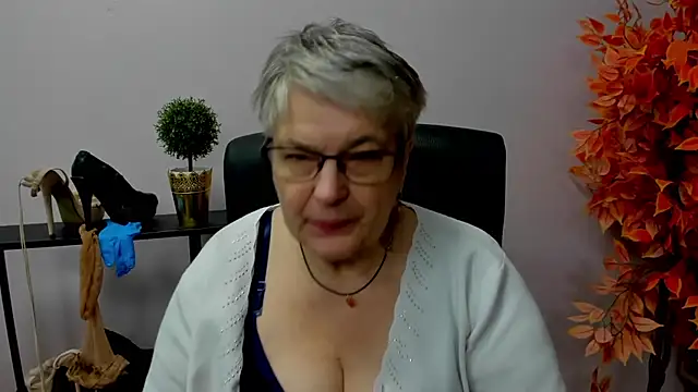 IrisDream online show from December 2024 11:00:01 AM