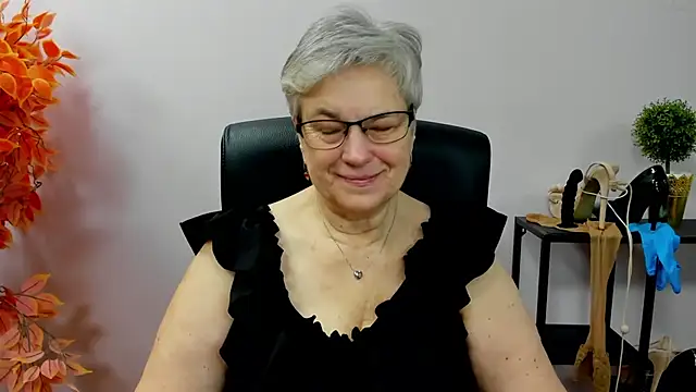 Snapshot of IrisDream chatting on October 2025 07:21:01 AM IrisDream online show from October 2025 07:21:01 AM