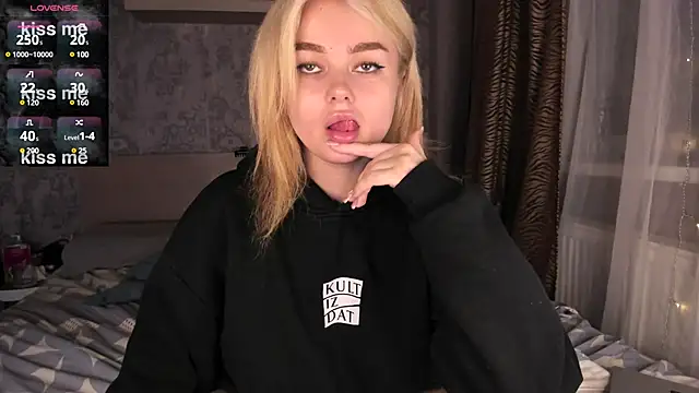 Snapshot of purebeautie13 chatting on January 2025 03:14:02 PM purebeautie13 online show from January 2025 03:14:02 PM