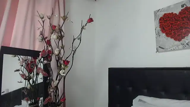 Snapshot of Angelinna_Milf chatting on December 2024 07:36:01 PM Angelinna Milf online show from December 2024 07:36:01 PM