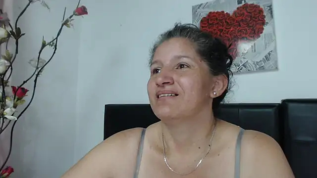 Snapshot of Angelinna_Milf chatting on December 2024 11:05:01 PM Angelinna Milf online show from December 2024 11:05:01 PM