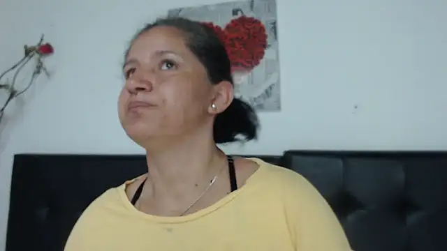 Snapshot of Angelinna_Milf chatting on December 2024 06:54:02 PM Angelinna Milf online show from December 2024 06:54:02 PM