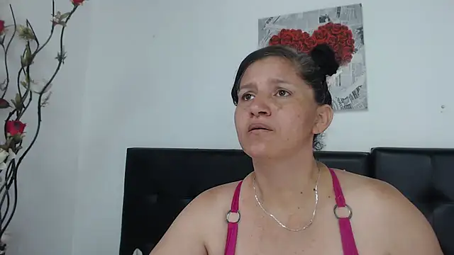 Snapshot of Angelinna_Milf chatting on January 2025 06:57:01 PM Angelinna Milf online show from January 2025 06:57:01 PM