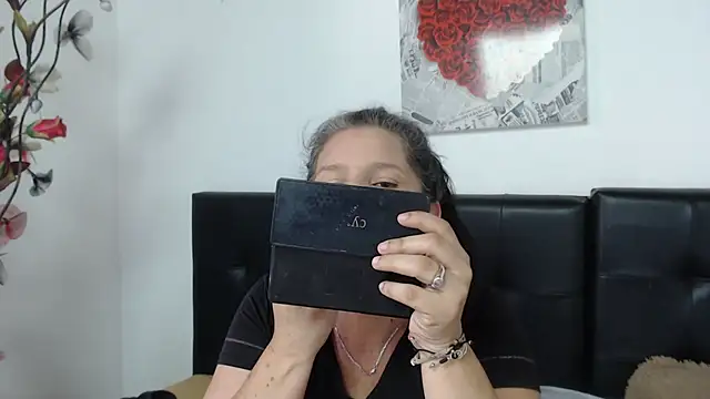 Snapshot of Angelinna_Milf chatting on January 2025 07:16:02 PM Angelinna Milf online show from January 2025 07:16:02 PM