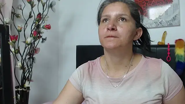 Snapshot of Angelinna_Milf chatting on January 2025 11:37:02 PM Angelinna Milf online show from January 2025 11:37:02 PM