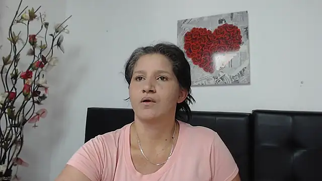 Snapshot of Angelinna_Milf chatting on January 2025 07:10:01 PM Angelinna Milf online show from January 2025 07:10:01 PM