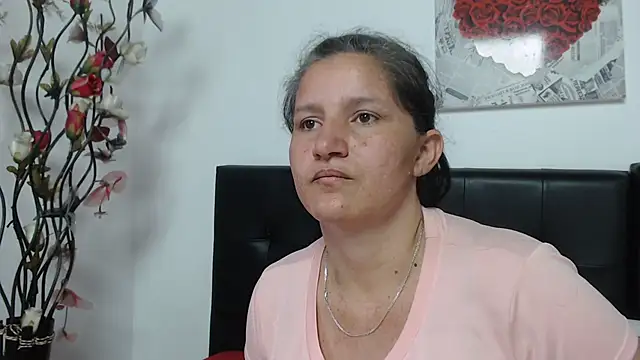 Snapshot of Angelinna_Milf chatting on January 2025 06:54:02 PM Angelinna Milf online show from January 2025 06:54:02 PM