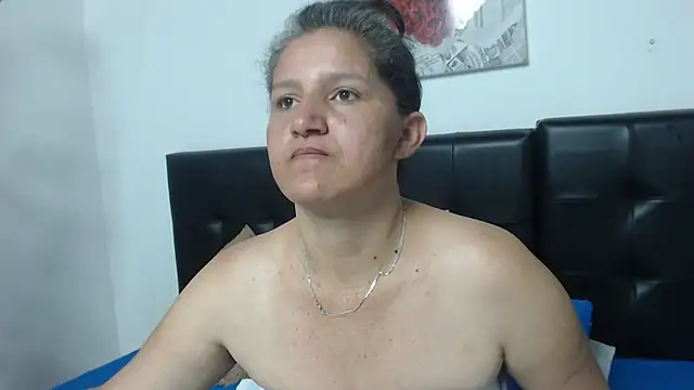 Snapshot of Angelinna_Milf chatting on January 2025 01:54:01 AM Angelinna Milf online show from January 2025 01:54:01 AM