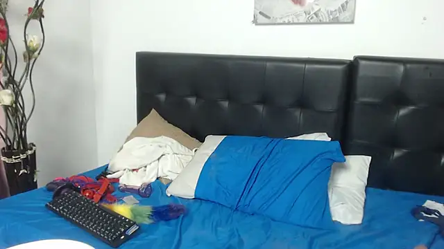 Snapshot of Angelinna_Milf chatting on January 2025 08:00:01 AM Angelinna Milf online show from January 2025 08:00:01 AM