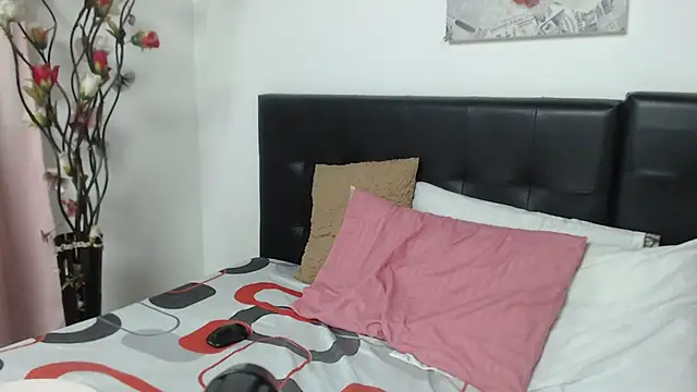 Snapshot of Angelinna_Milf chatting on January 2025 02:03:02 AM Angelinna Milf online show from January 2025 02:03:02 AM