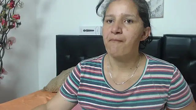 Snapshot of Angelinna_Milf chatting on February 2025 02:19:01 AM Angelinna Milf online show from February 2025 02:19:01 AM