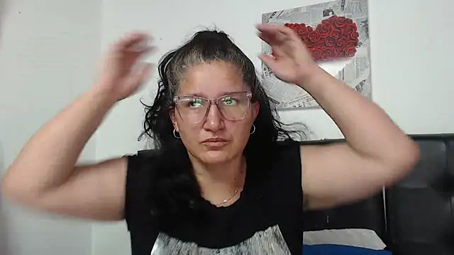 Snapshot of Angelinna_Milf chatting on October 2025 07:36:02 PM Angelinna Milf online show from October 2025 07:36:02 PM