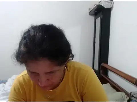 Snapshot of Angelinna_Milf chatting on October 2025 02:38:01 PM Angelinna Milf online show from October 2025 02:38:01 PM