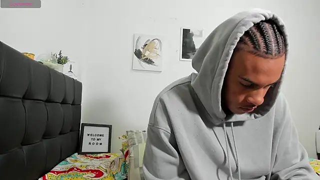 RoddyRich11 online show from December 2024 10:37:01 PM
