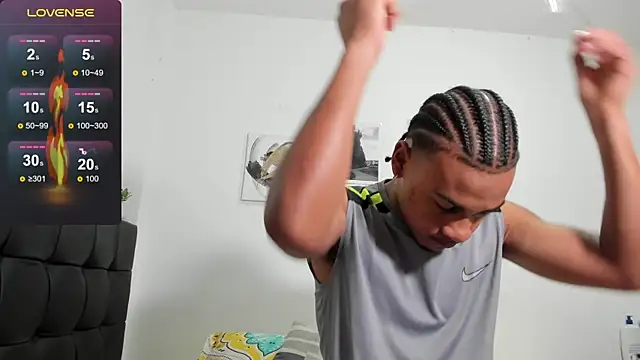 RoddyRich11 online show from December 2024 02:38:02 PM
