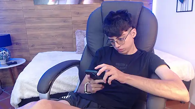 jhoellx online show from December 2024 03:28:02 PM