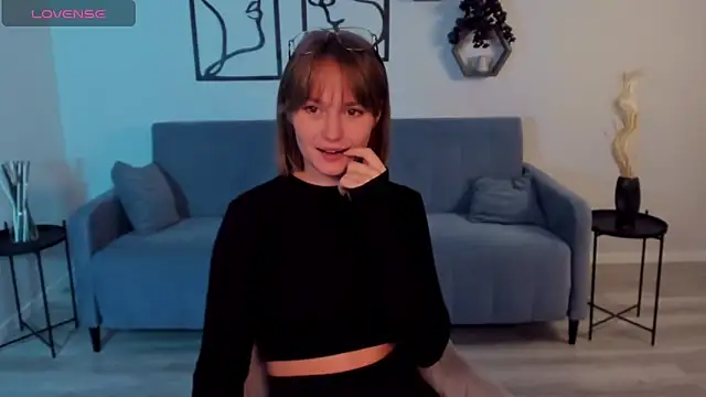 Snapshot of BritnieCute chatting on October 2025 05:08:01 AM BritnieCute online show from October 2025 05:08:01 AM