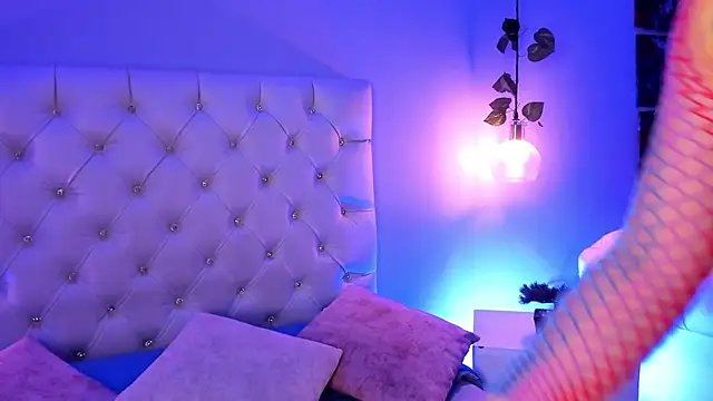 Snapshot of ZoeHarris chatting on September 2025 12:10:01 PM ZoeHarris online show from September 2025 12:10:01 PM