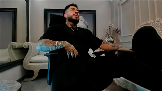 LeoSalvatore  online show from December 2024 07:54:02 PM