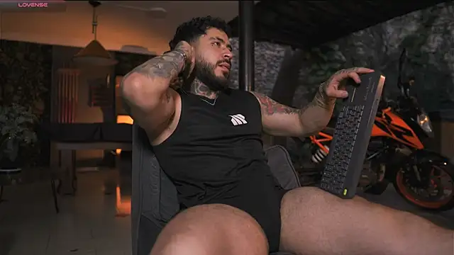 Snapshot of LeoSalvatore_ chatting on November 2025 11:19:01 AM LeoSalvatore online show from November 2025 11:19:01 AM