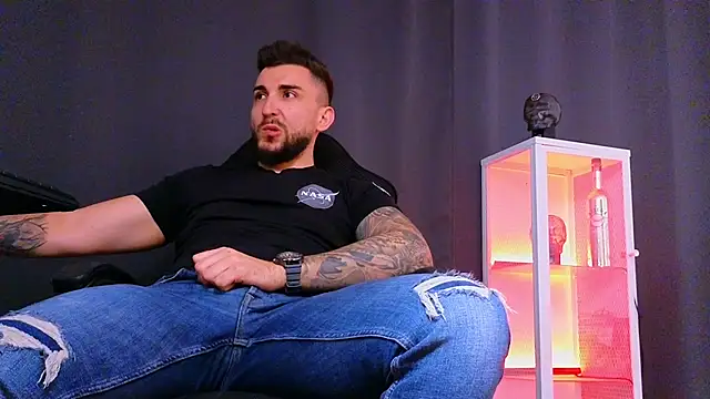 MightyAaron66 online show from January 2025 02:00:01 PM