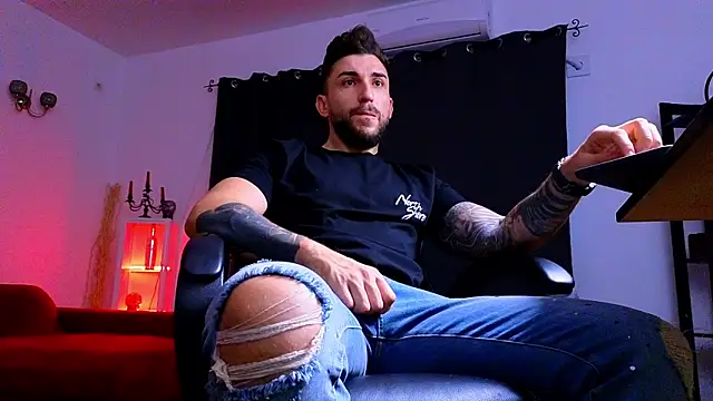 MightyAaron66 online show from October 2025 04:42:01 AM