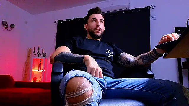 MightyAaron66 online show from October 2025 02:53:01 AM