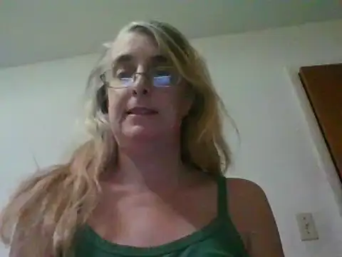 Emilylyn2501 online show from January 2025 06:38:01 PM