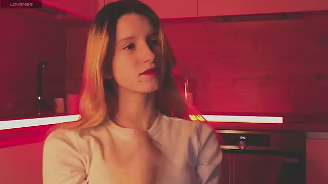 Fellissa online show from December 2024 04:00:01 PM