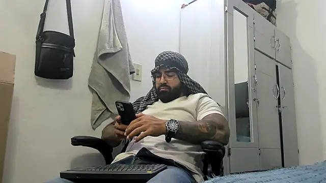 Lyon vach online show from January 2025 10:33:01 PM