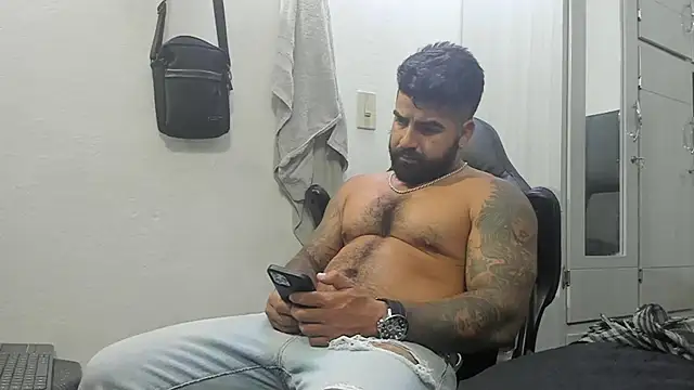 Lyon vach online show from February 2025 06:49:02 PM